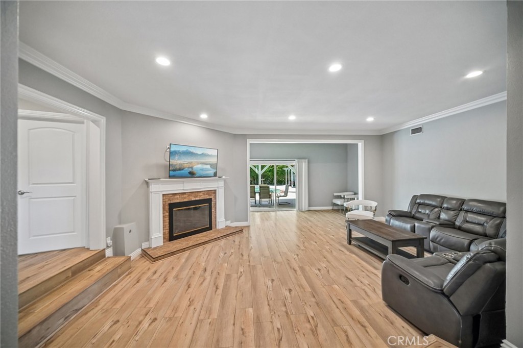9509 Jellico Avenue Property Photo 6