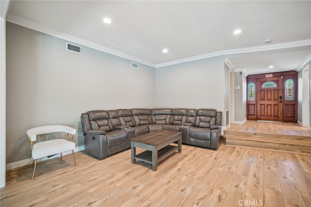 9509 Jellico Avenue Property Photo 11