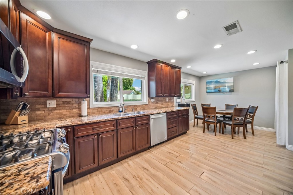9509 Jellico Avenue Property Photo 14