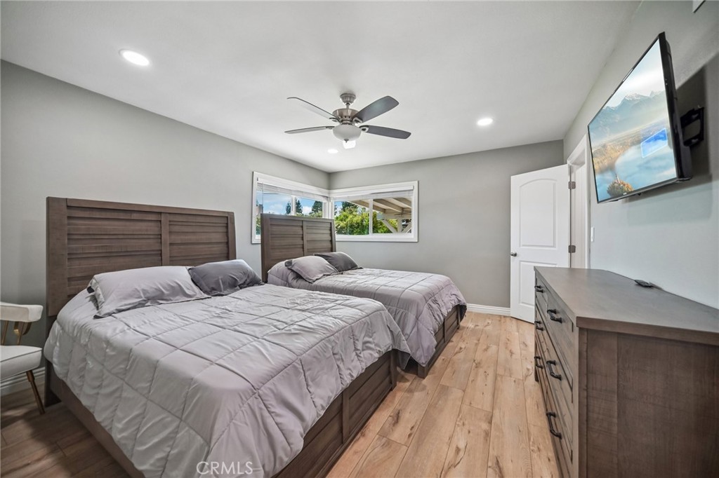 9509 Jellico Avenue Property Photo 19