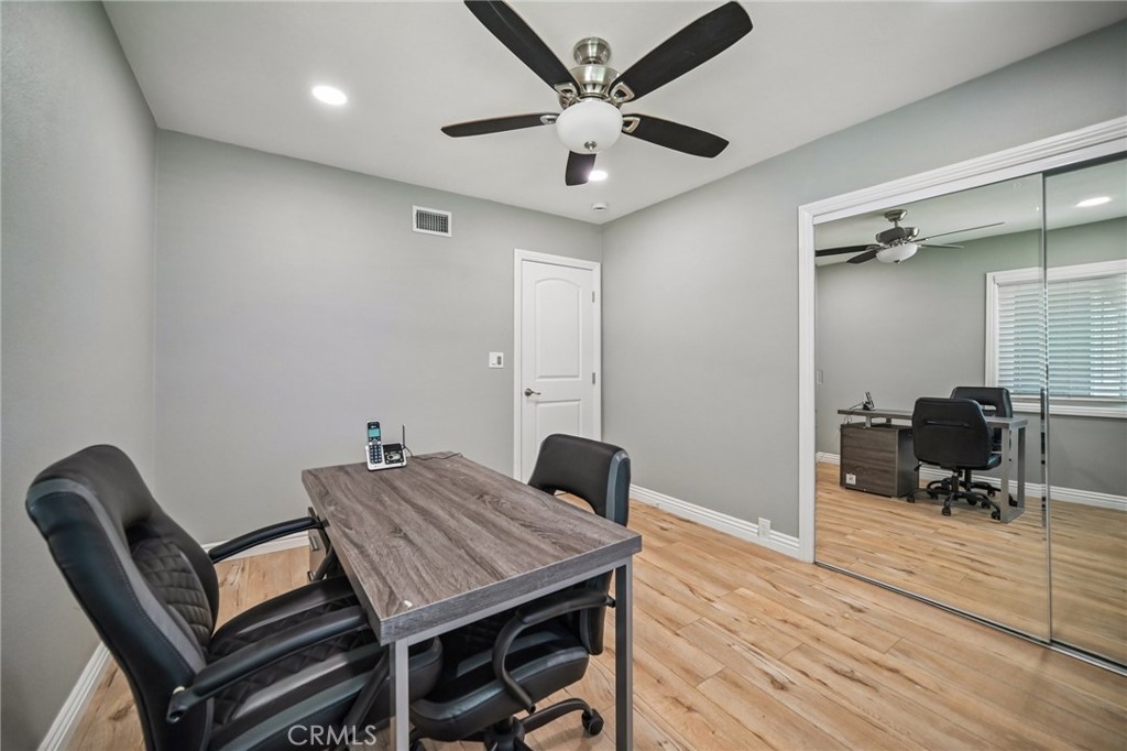 9509 Jellico Avenue Property Photo 29