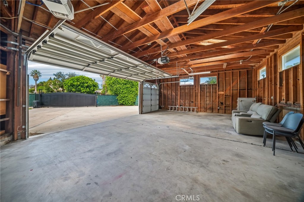 9509 Jellico Avenue Property Photo 45