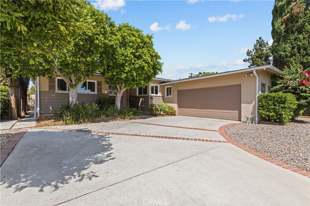 6319 Aura Avenue Property Photo 1