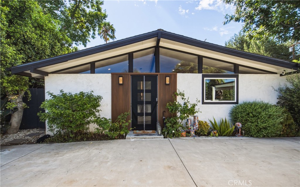 19705 Hamlin Street Property Photo 1