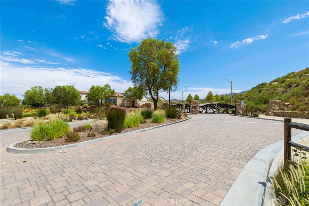 18747 Juniper Springs Drive Property Photo 8