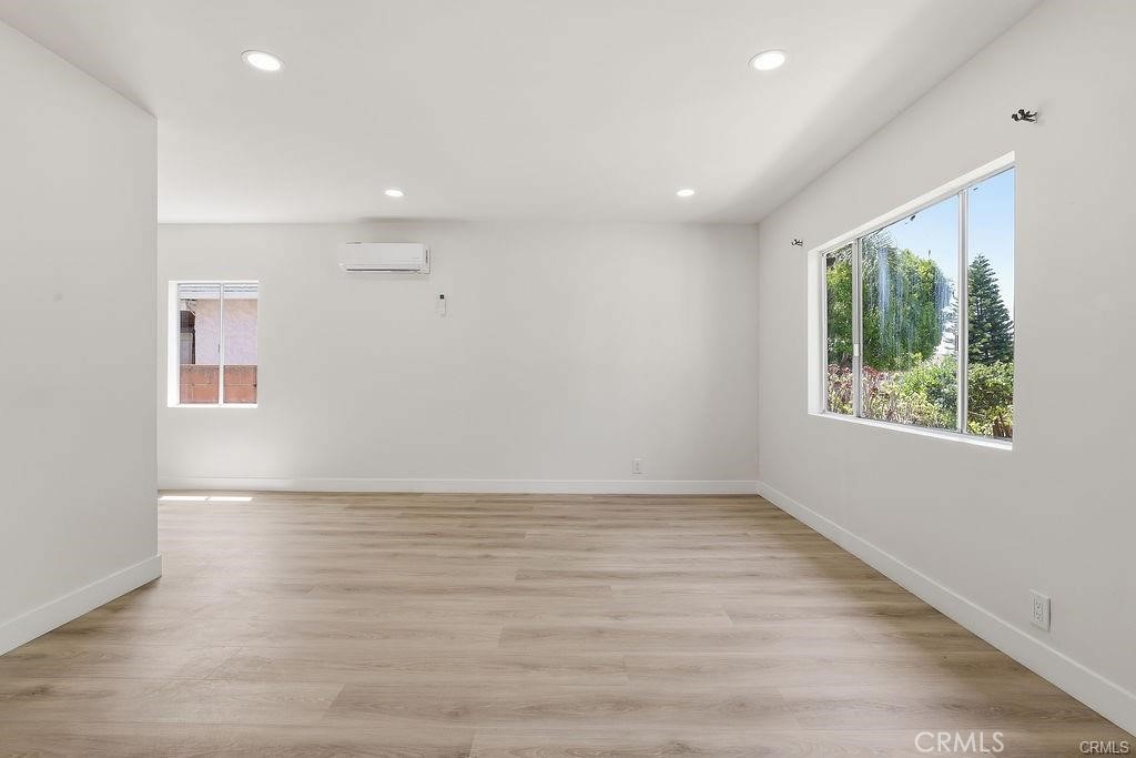 10332 Cayuga Avenue Property Photo 3