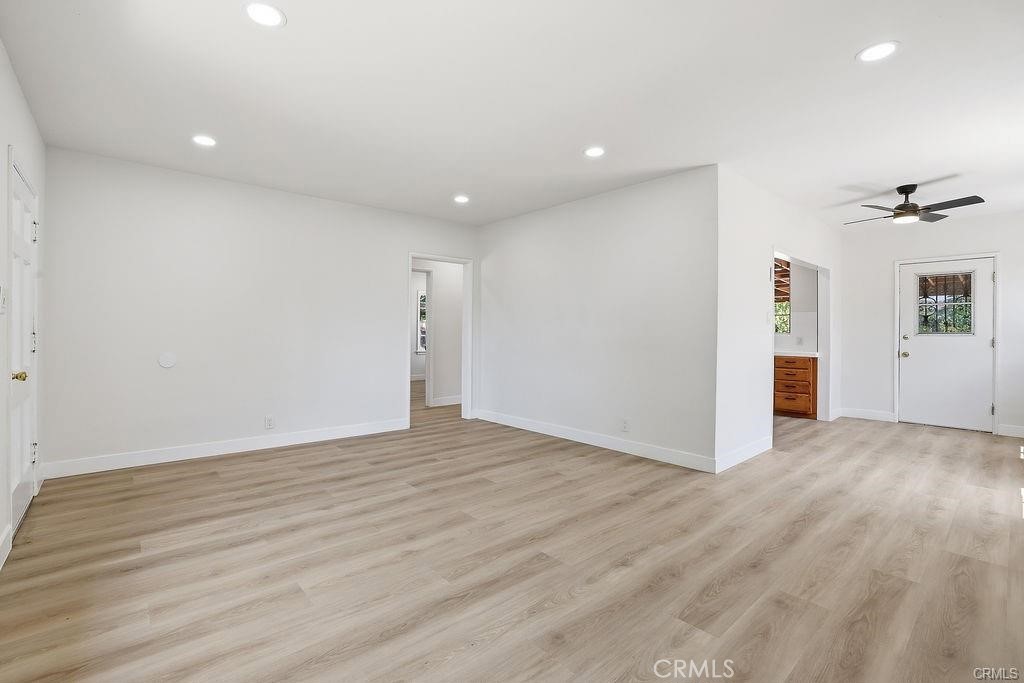10332 Cayuga Avenue Property Photo 5