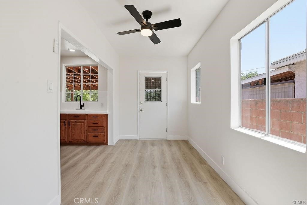 10332 Cayuga Avenue Property Photo 6