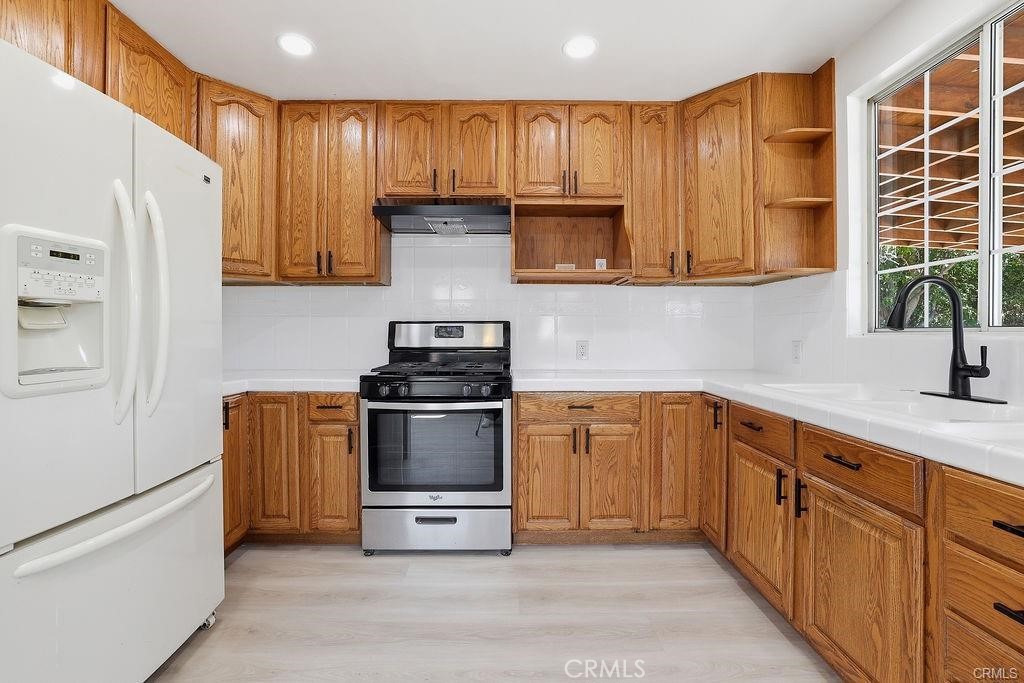 10332 Cayuga Avenue Property Photo 7