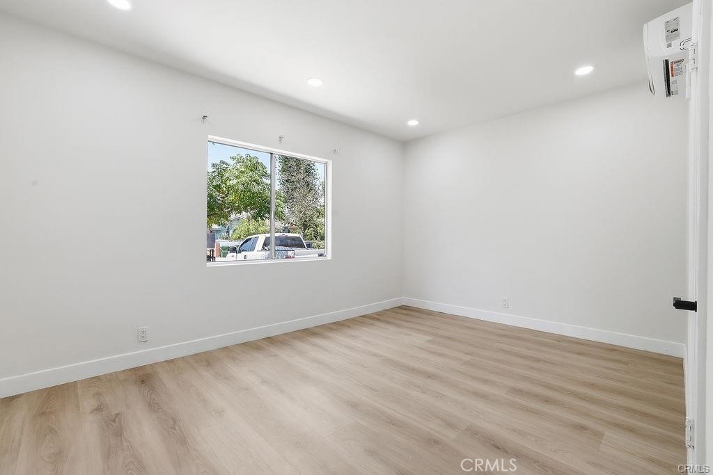 10332 Cayuga Avenue Property Photo 10