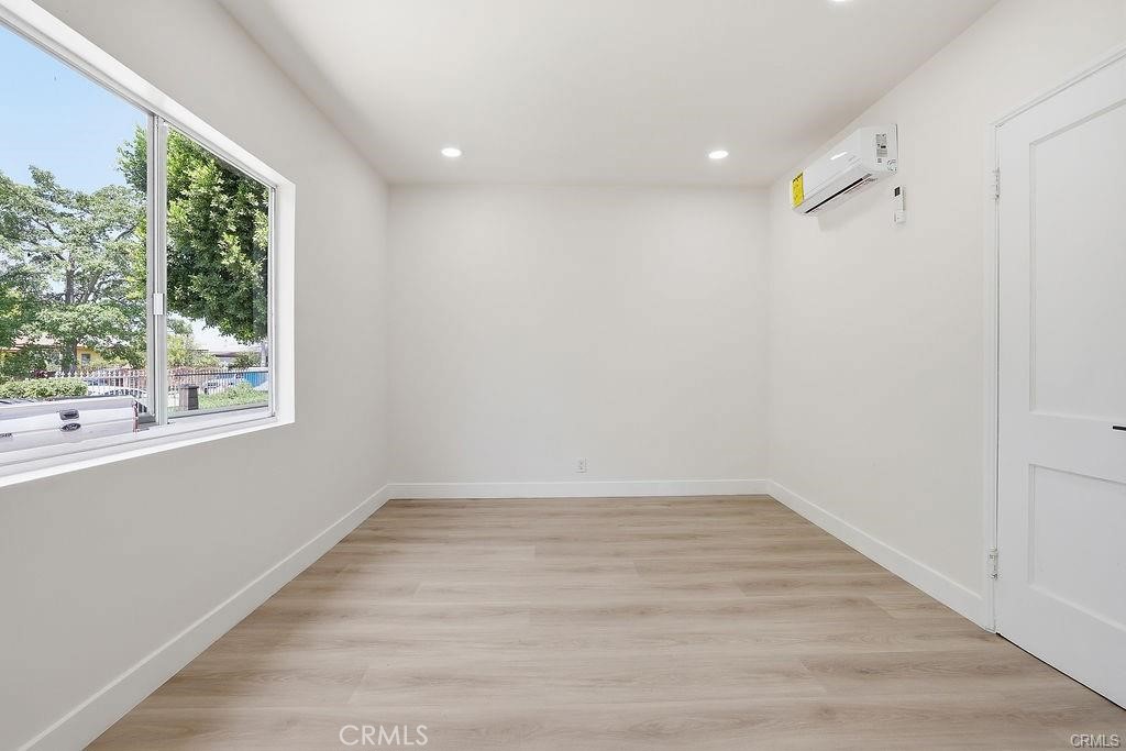 10332 Cayuga Avenue Property Photo 11