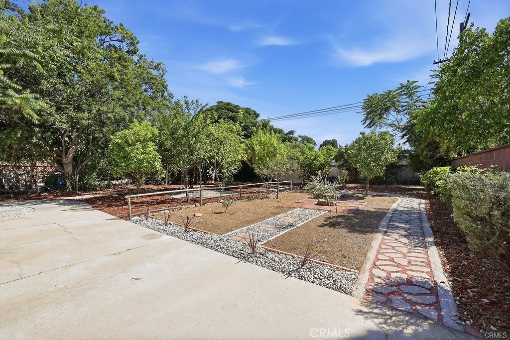 10332 Cayuga Avenue Property Photo 18