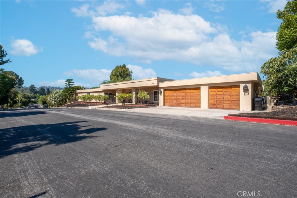 4321 Clear Valley Drive Property Photo 2