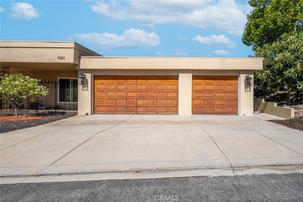 4321 Clear Valley Drive Property Photo 3