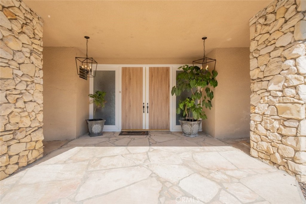 4321 Clear Valley Drive Property Photo 4