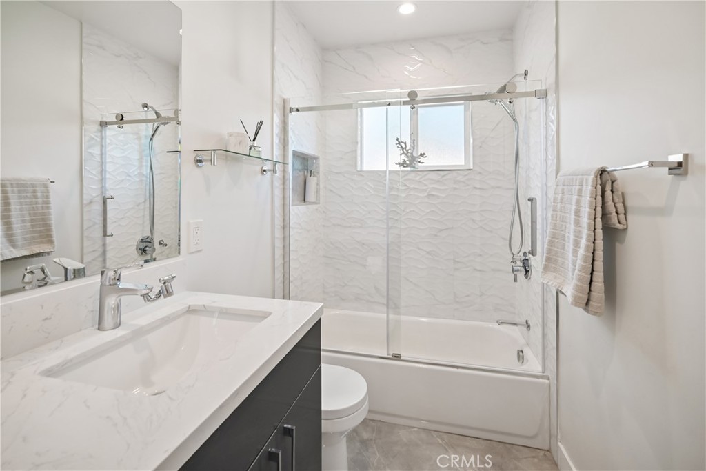 8434 Oakdale Avenue Property Photo 16