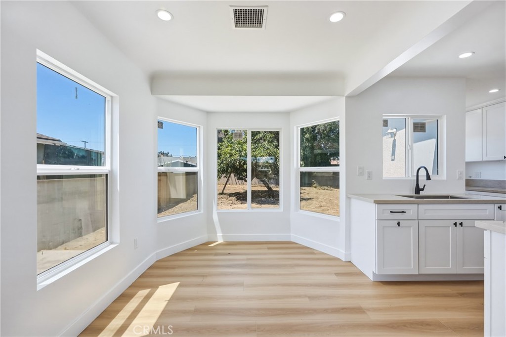 1433 N Neptune Property Photo 4