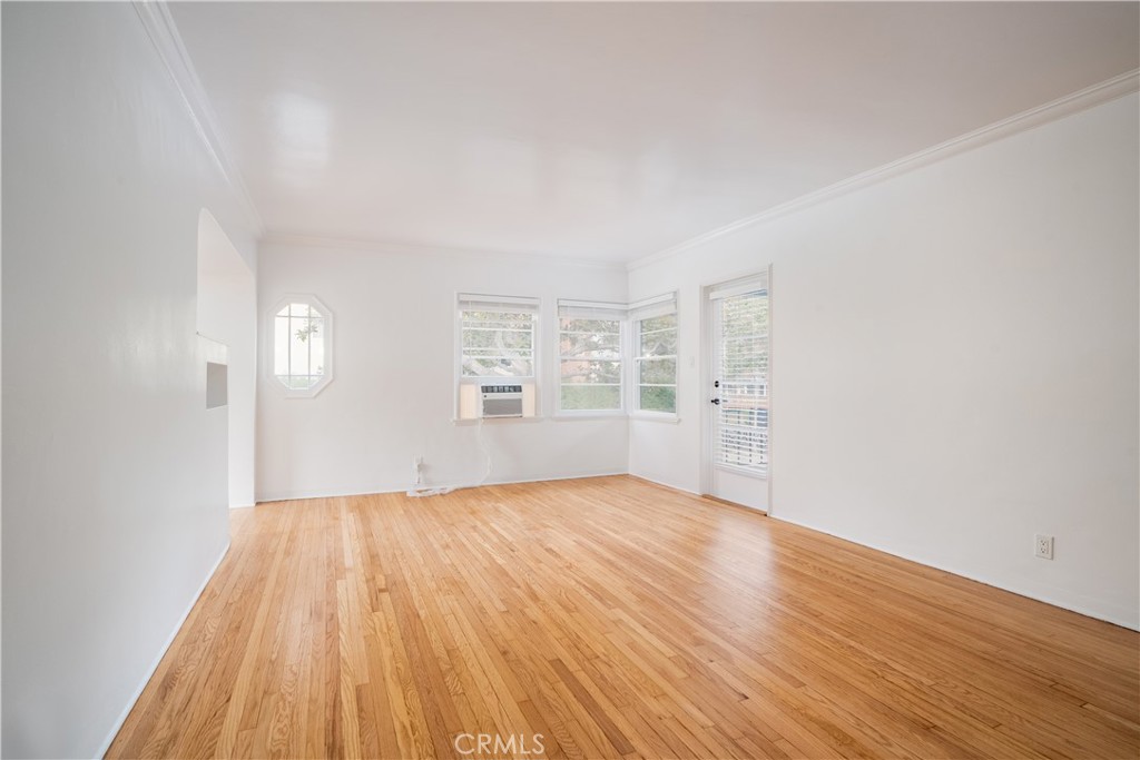 265 N Swall Drive Property Photo 4