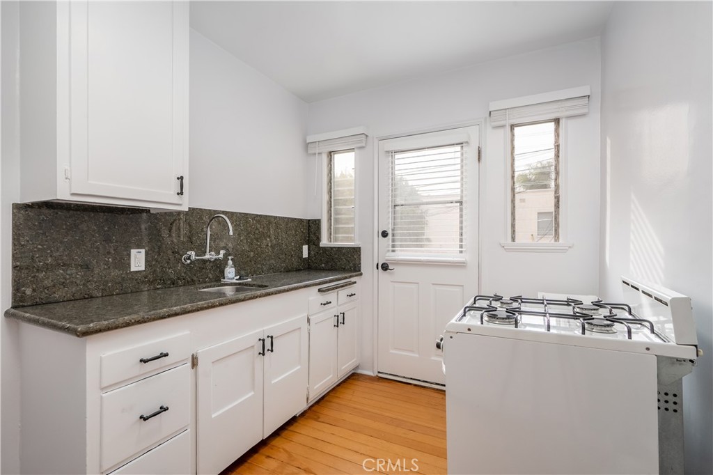 265 N Swall Drive Property Photo 10