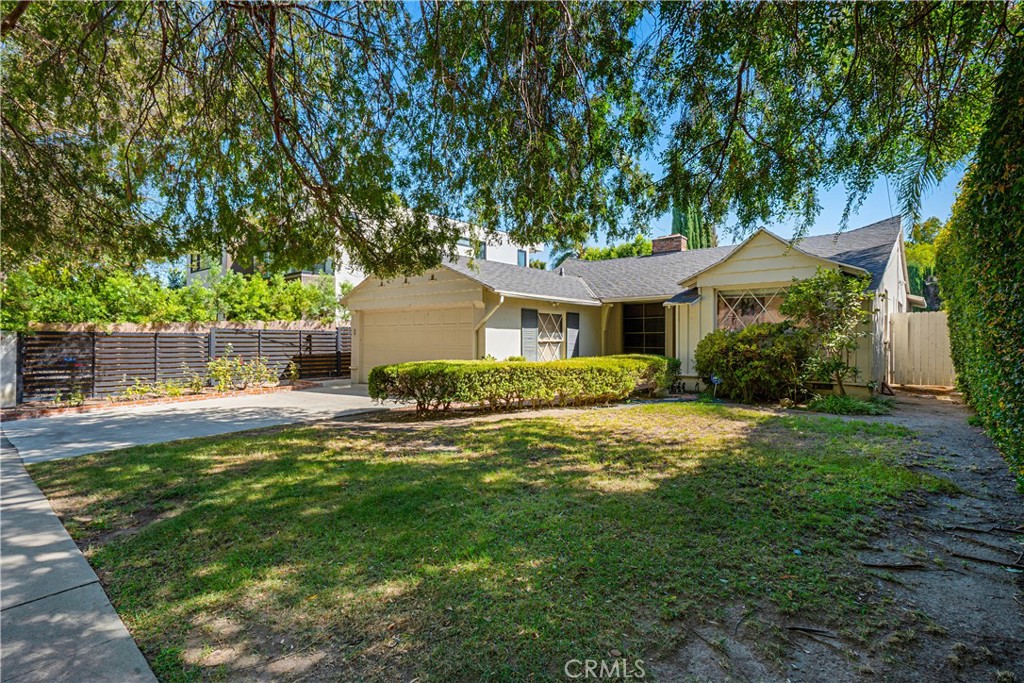 15516 Huston Street Property Photo 2