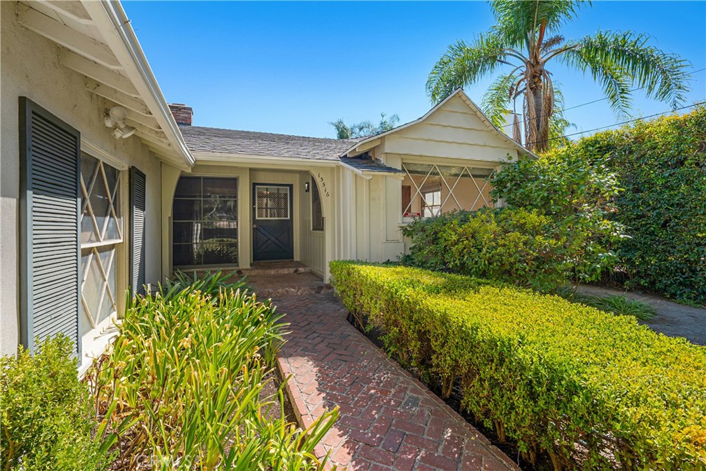 15516 Huston Street Property Photo 3