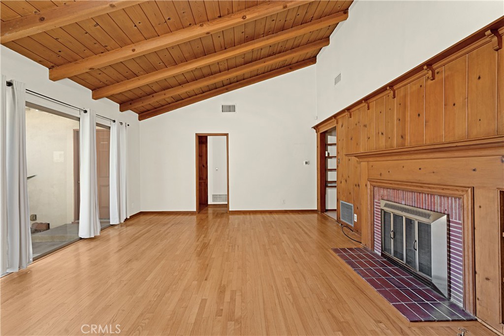 15516 Huston Street Property Photo 7
