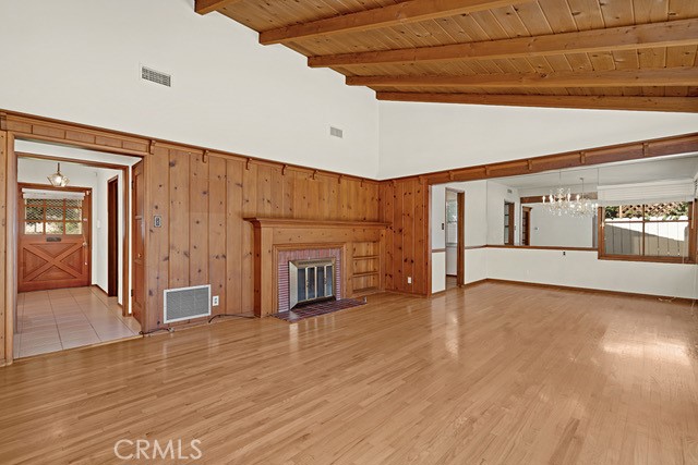 15516 Huston Street Property Photo 9