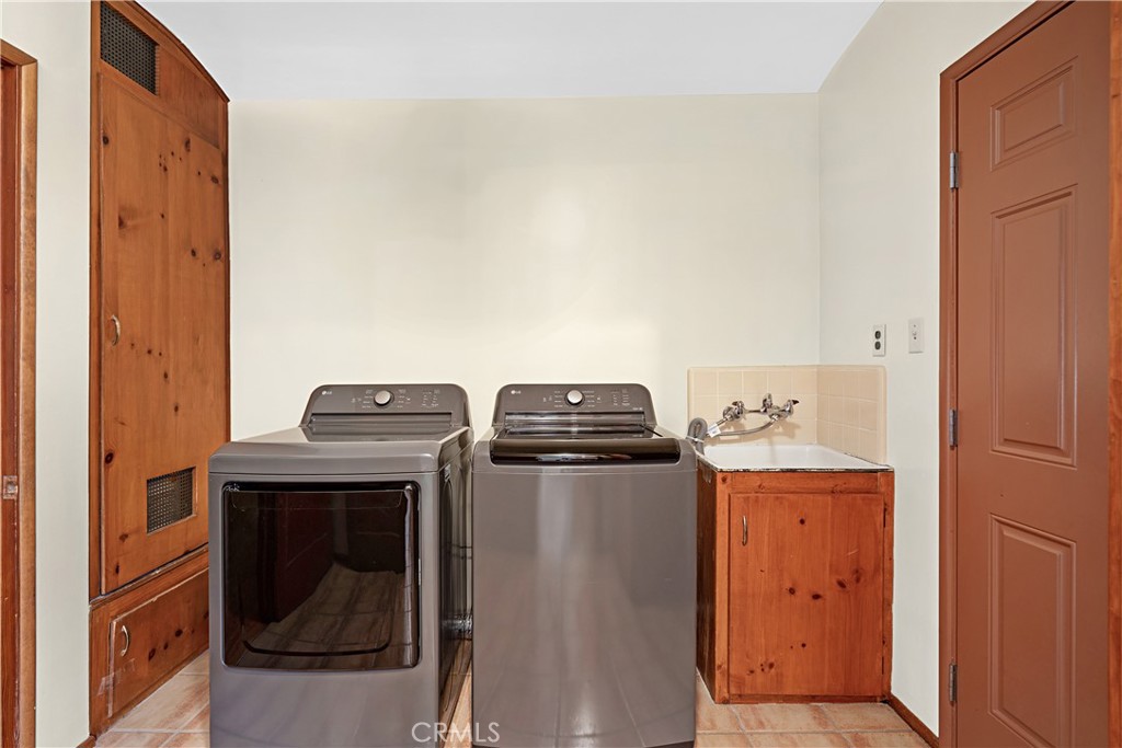 15516 Huston Street Property Photo 14