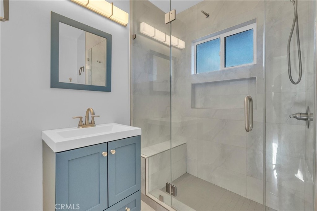 6643 De Longpre 10 Property Photo 15