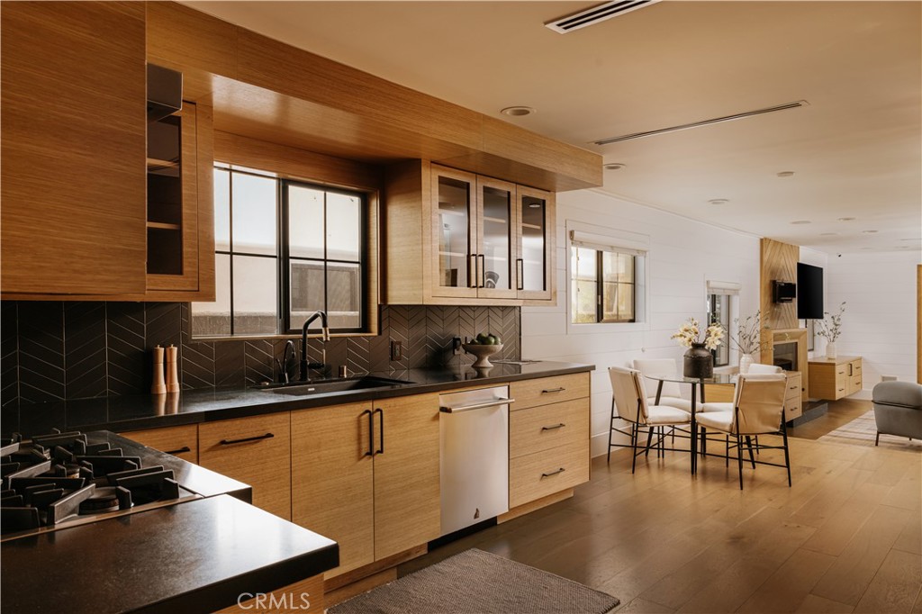 14803 Otsego Street Property Photo 6