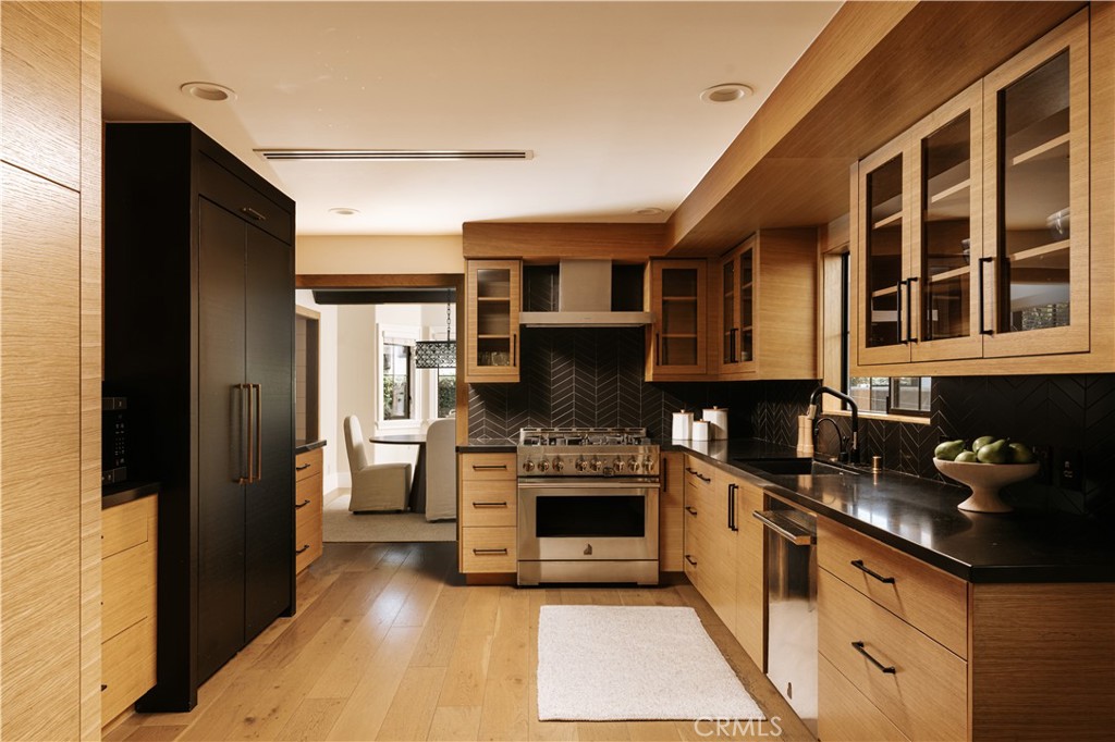 14803 Otsego Street Property Photo 7