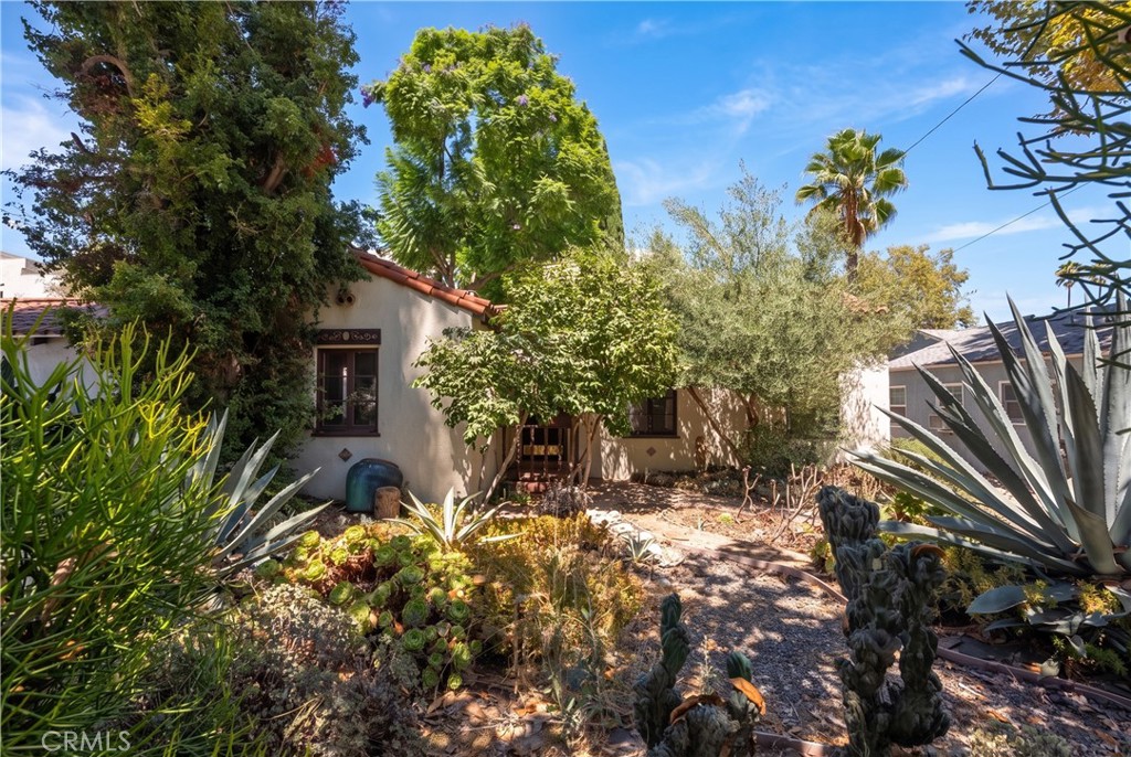 11209 La Maida Property Photo 2