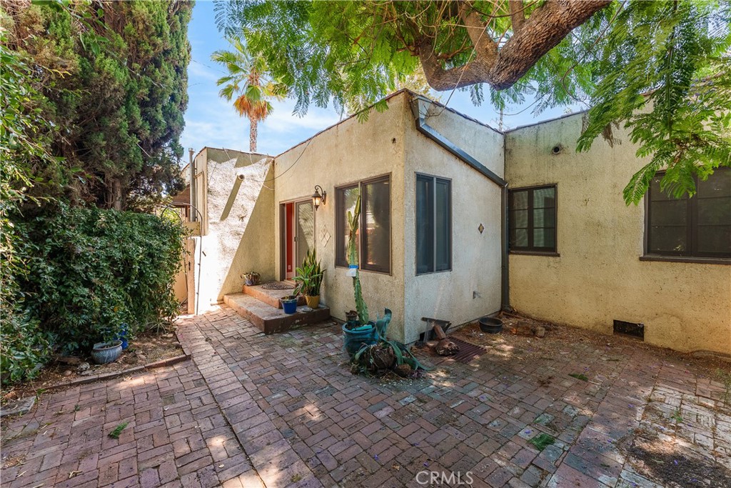 11209 La Maida Property Photo 6