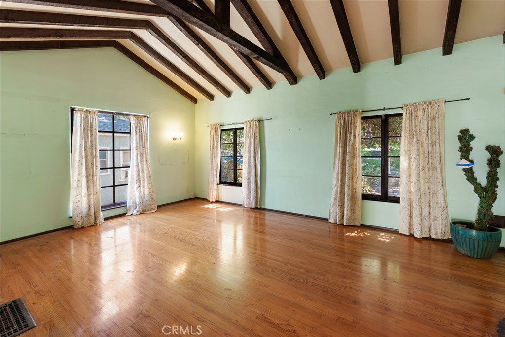11209 La Maida Property Photo 8