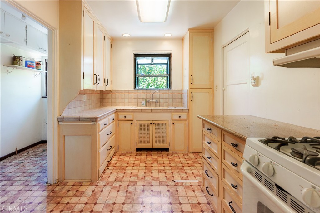 11209 La Maida Property Photo 13