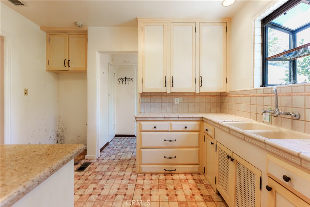 11209 La Maida Property Photo 14
