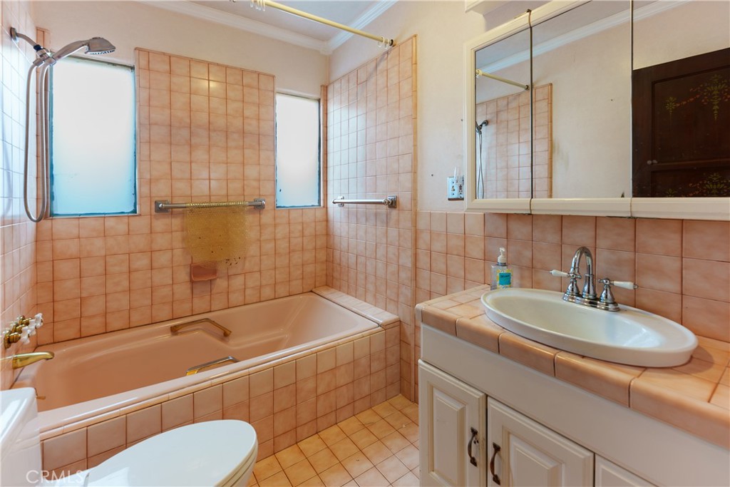 11209 La Maida Property Photo 16