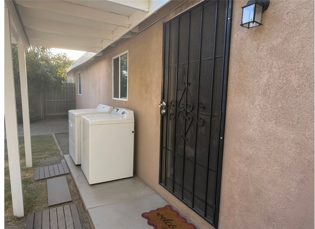 712 W 54th Property Photo 24