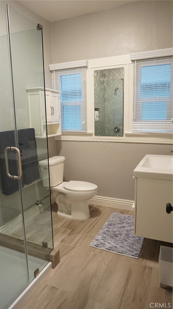5433 Harold Way Property Photo 3