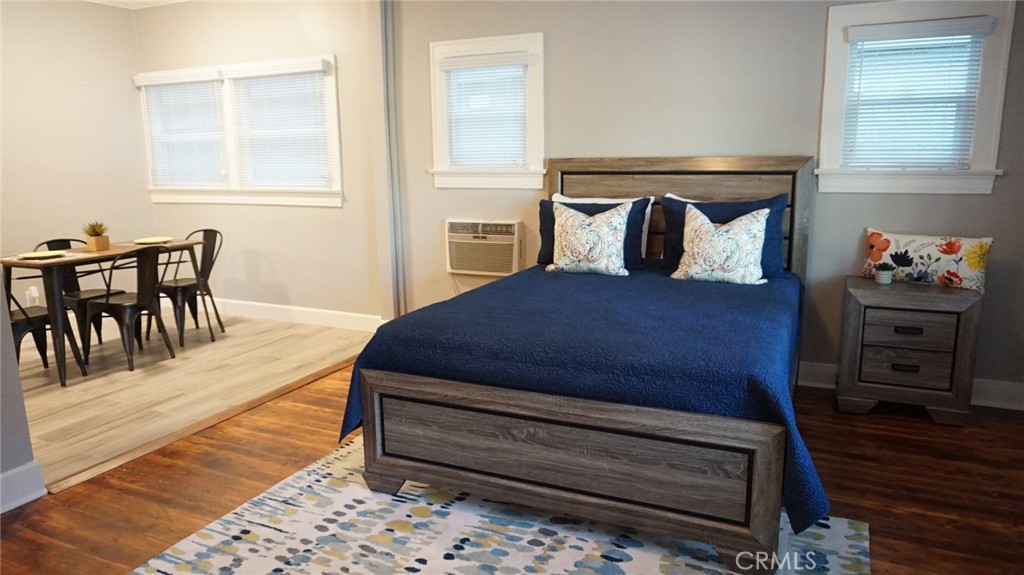 5433 Harold Way Property Photo 4