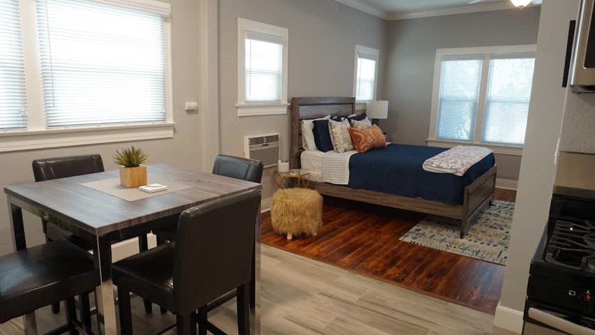 5433 Harold Way Property Photo 7