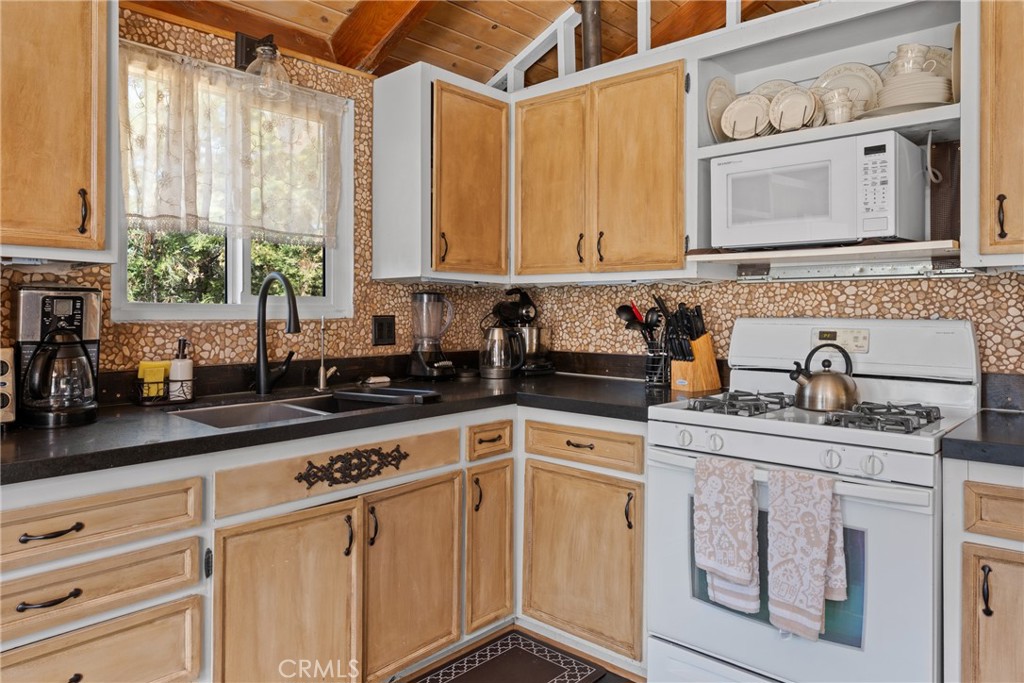 29199 Lake Brook Property Photo 15
