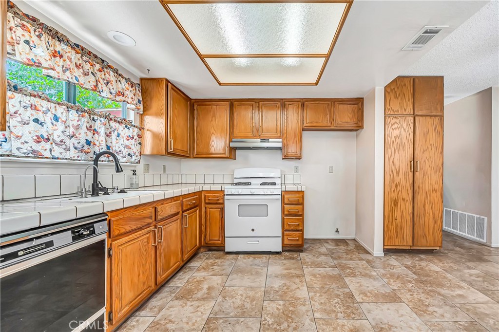 4930 Golden Eagle Property Photo 18