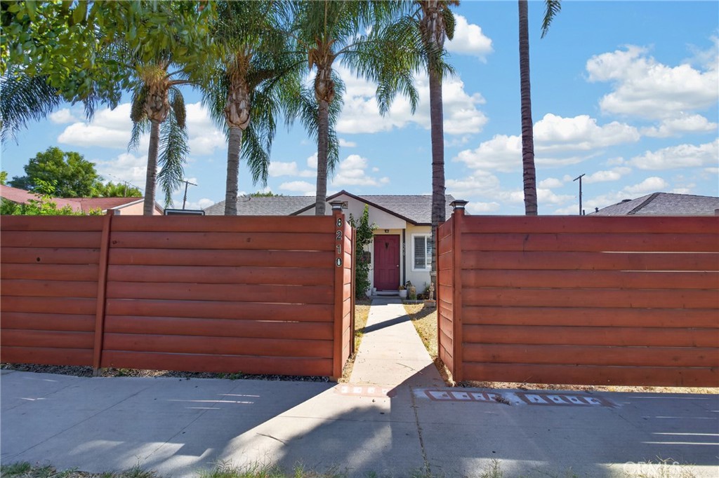 8210 White Oak Avenue Property Photo 2