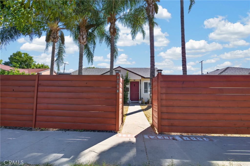 8210 White Oak Avenue Property Photo 2