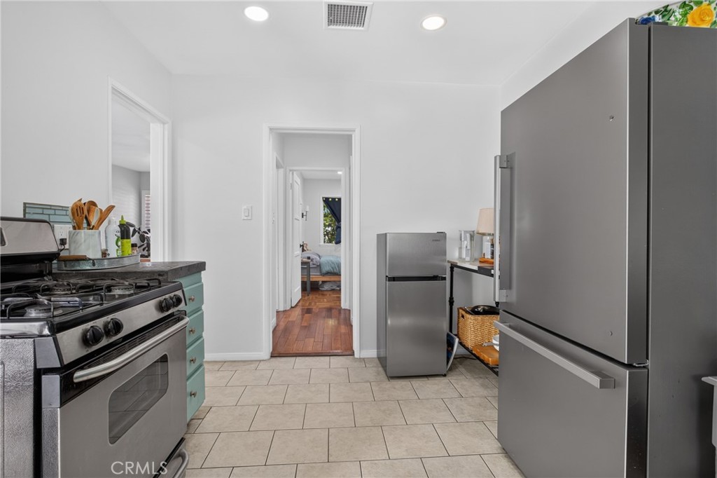 8210 White Oak Avenue Property Photo 11