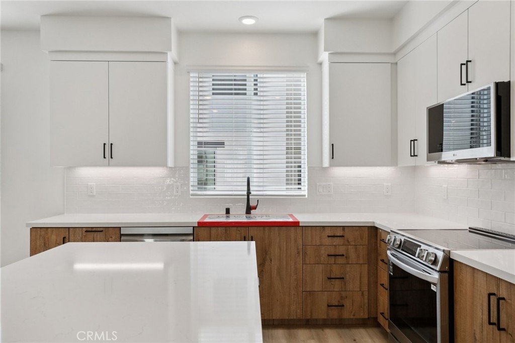 1693 Coral Sea Lane Property Photo 7