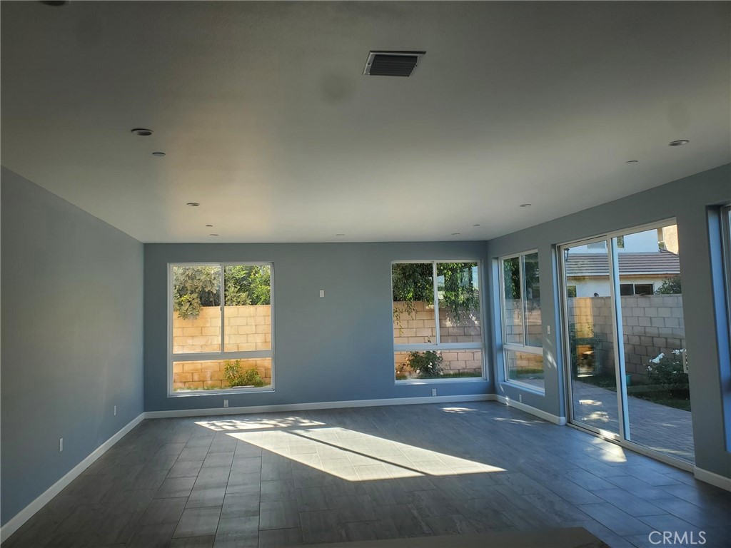 20819 W Seasons Lane Property Photo 9