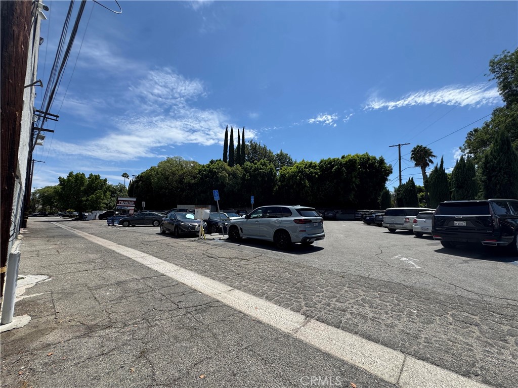 18596 Ventura Boulevard Property Photo 7