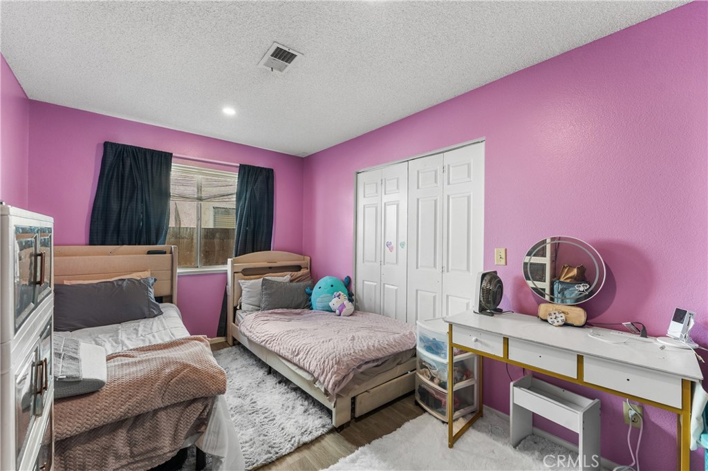 1152 E Avenue J12 Property Photo 6